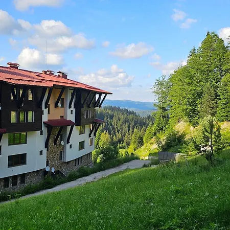Pamporovo, Ski-In Ski-Out, Harmony Apartment 2, Easy Lift Access *